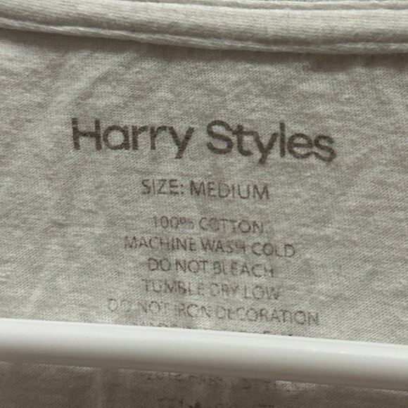 Harry Styles Live on Tour 2018 St. Paul T-Shirt Size Medium - Picture 2 of 2